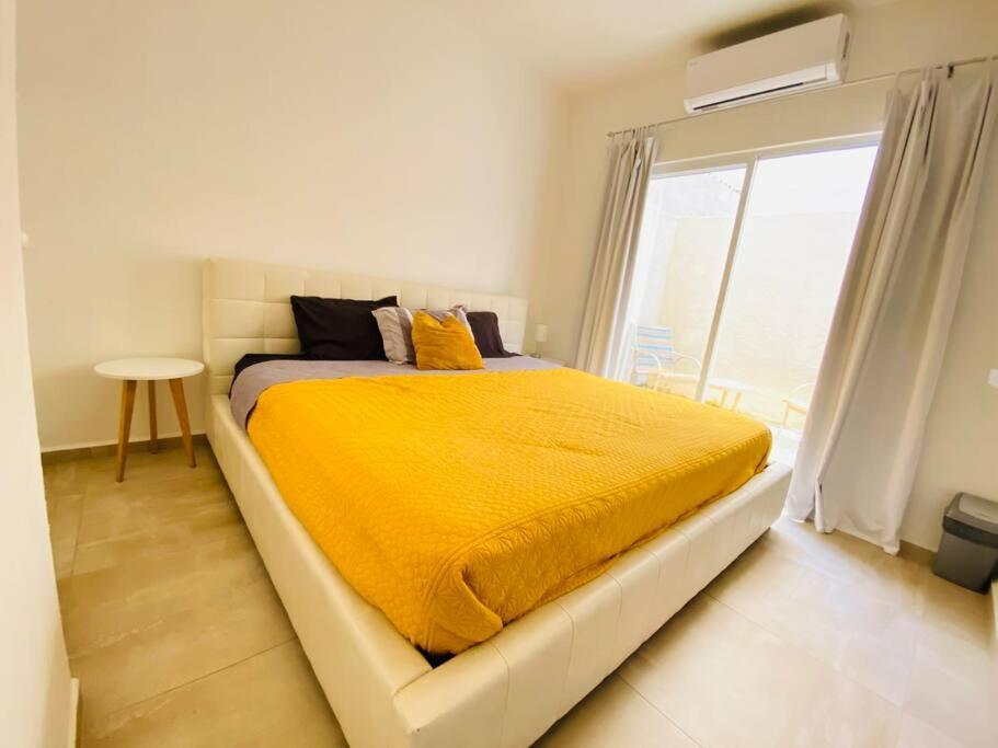 Beautiful Swimming Pool And 5 Star Amenities Apartment *