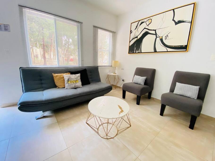 Beautiful Swimming Pool And 5 Star Amenities Apartment *