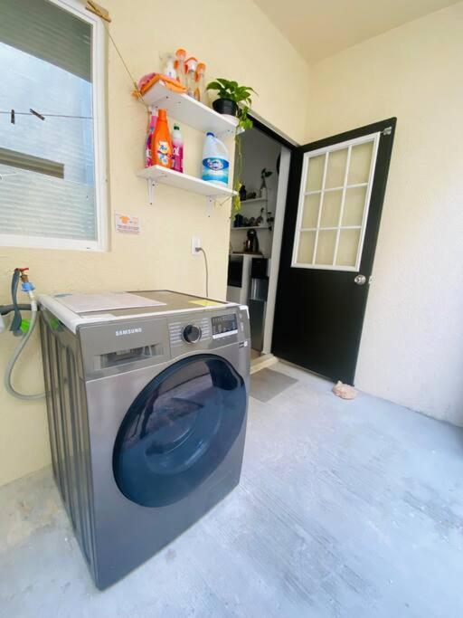 Apartment Beautiful Swimming Pool And 5 Star Amenities