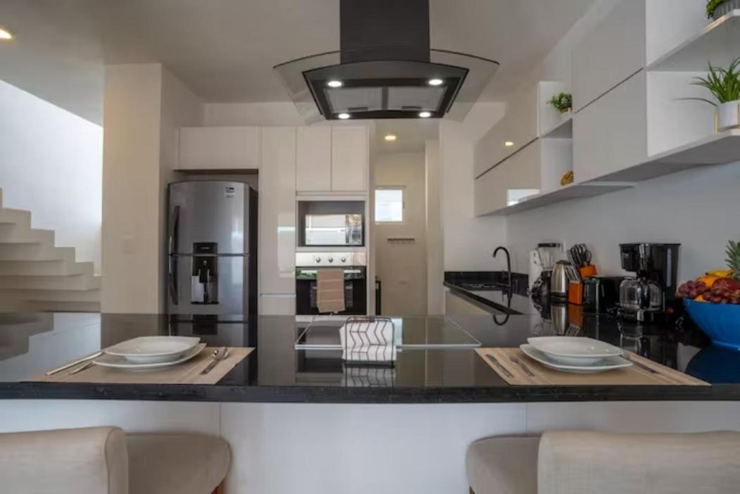 Holiday home 3br Modern House With Pool & Bbq - Great Location! Cancun