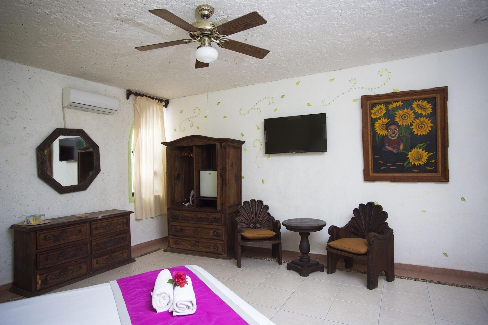 Hotel Xbalamque & Centro 3*