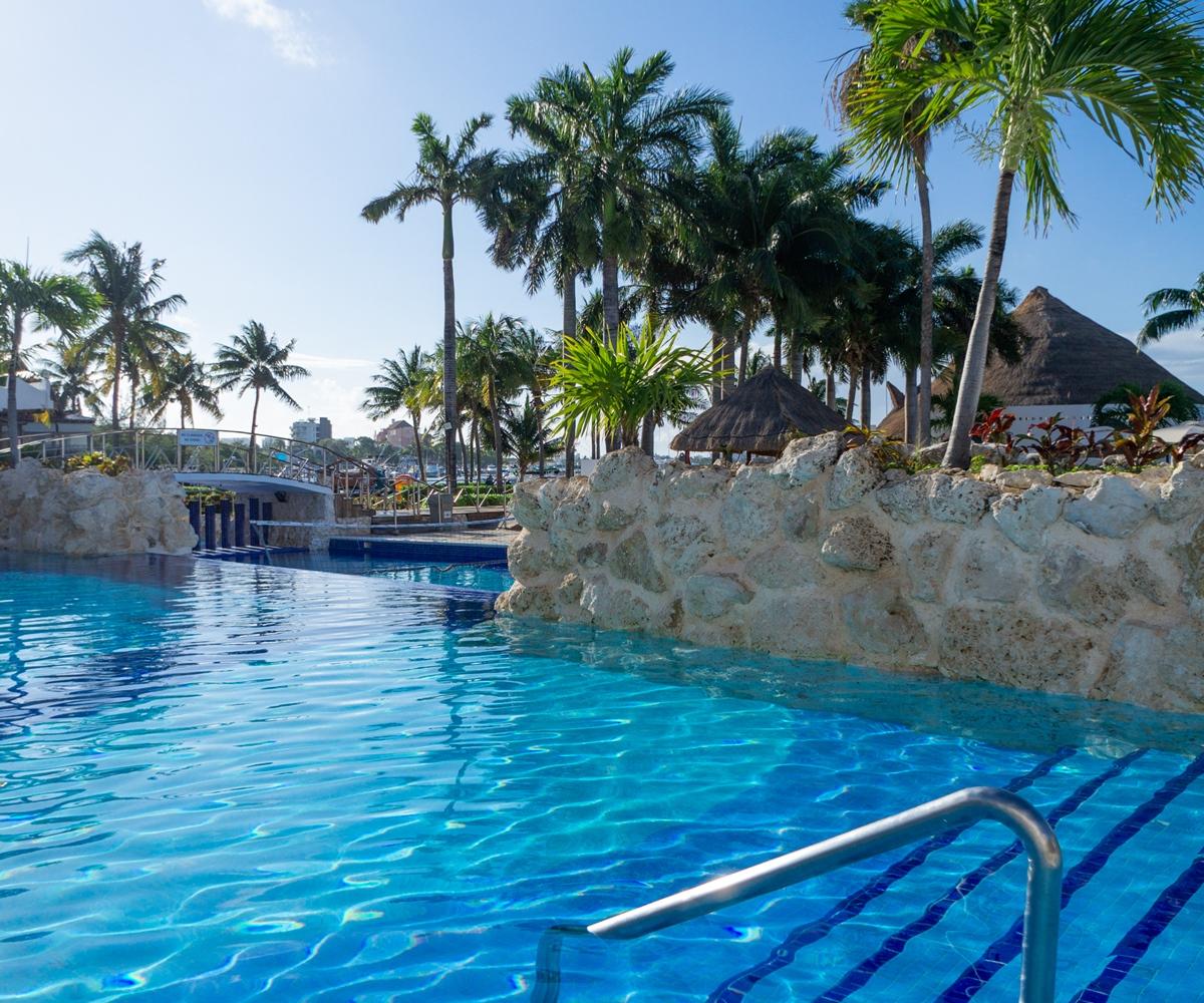 Sunset Marina & Yacht Club Cancun