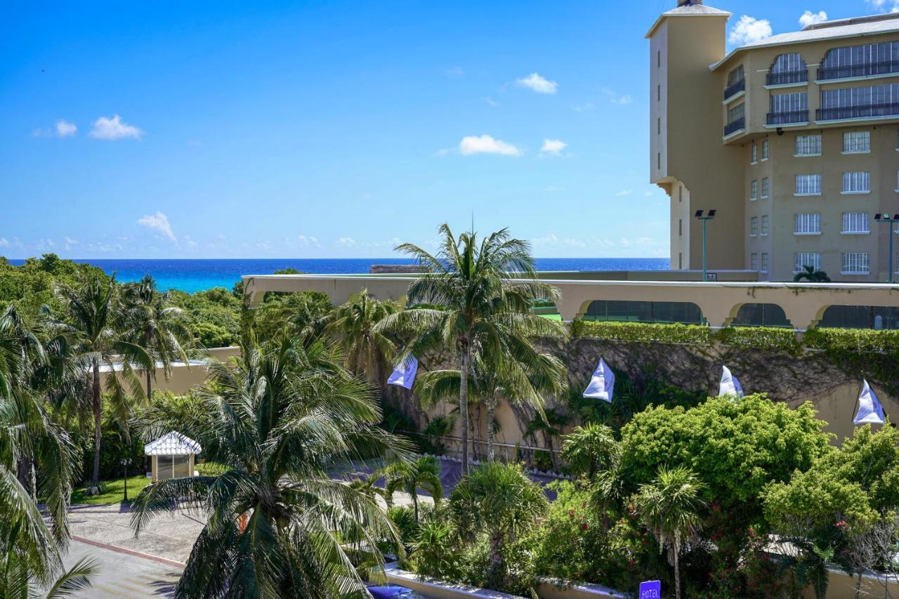 Residencial Cascadas, House # 9 * Cancun