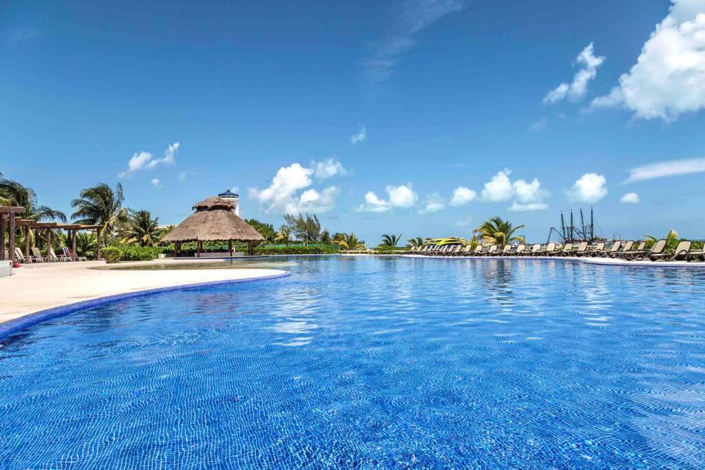 Apartment Seacost Beachfront 2bdr With Pool By Casa Paraiso *