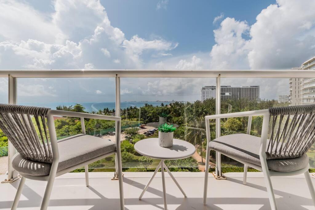 Apartment Seacost Beachfront 2bdr With Pool By Casa Paraiso