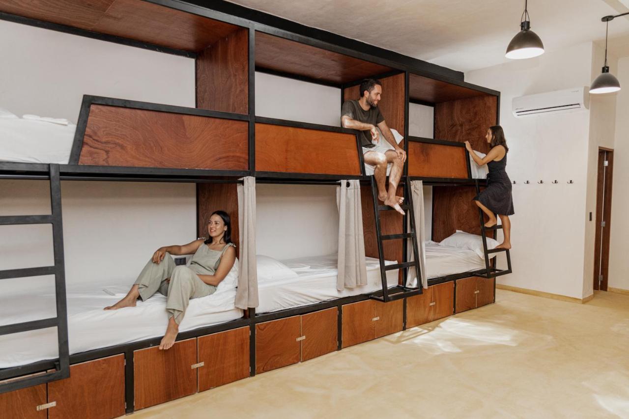 Caleta Rooftop & Pool Hostel *
