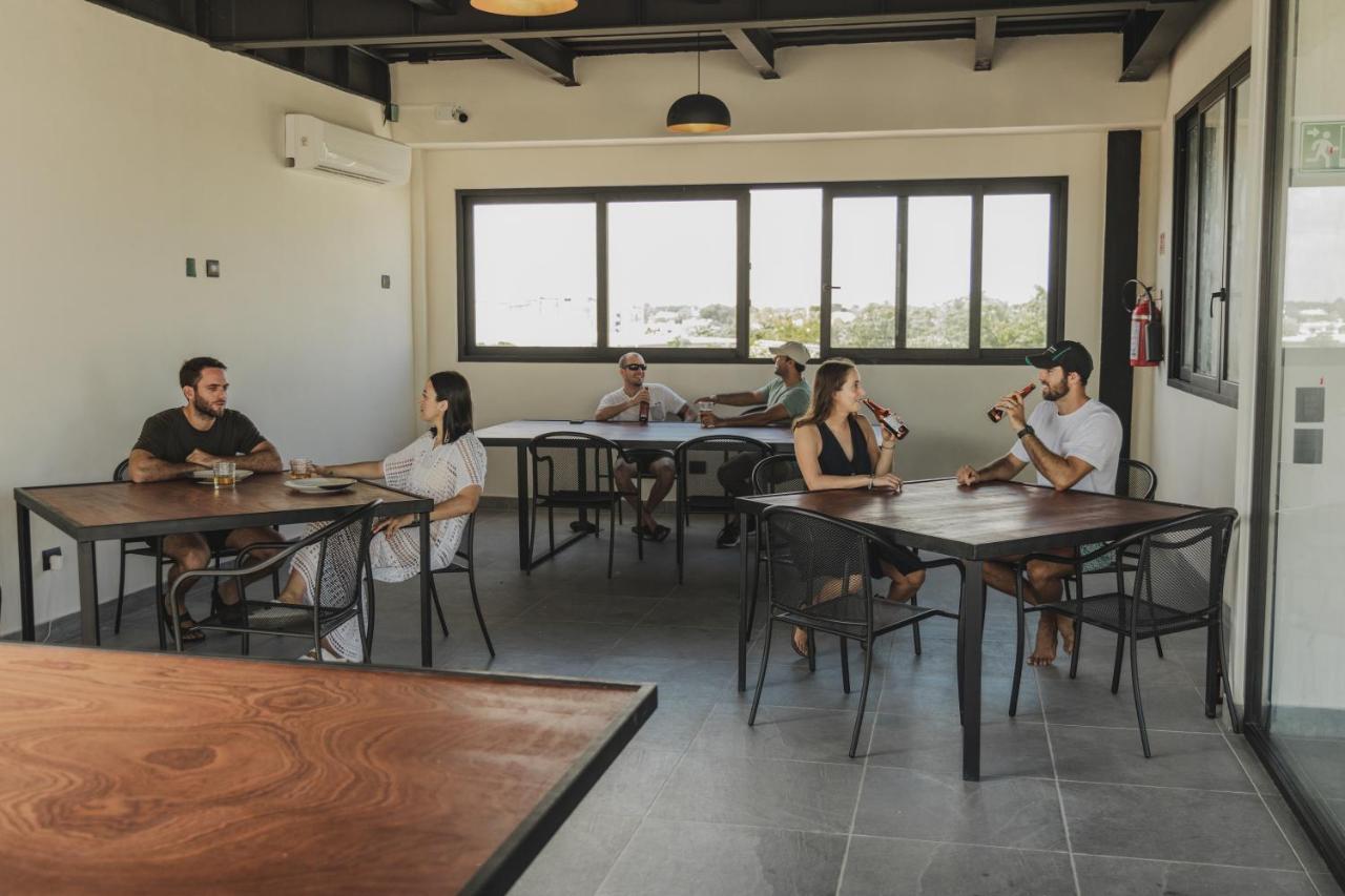 Caleta Rooftop & Pool Hostel *