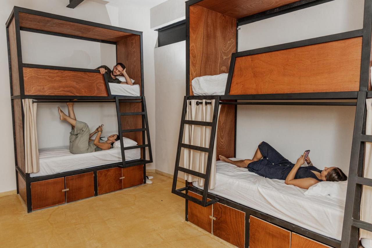 Caleta Rooftop & Pool Hostel *