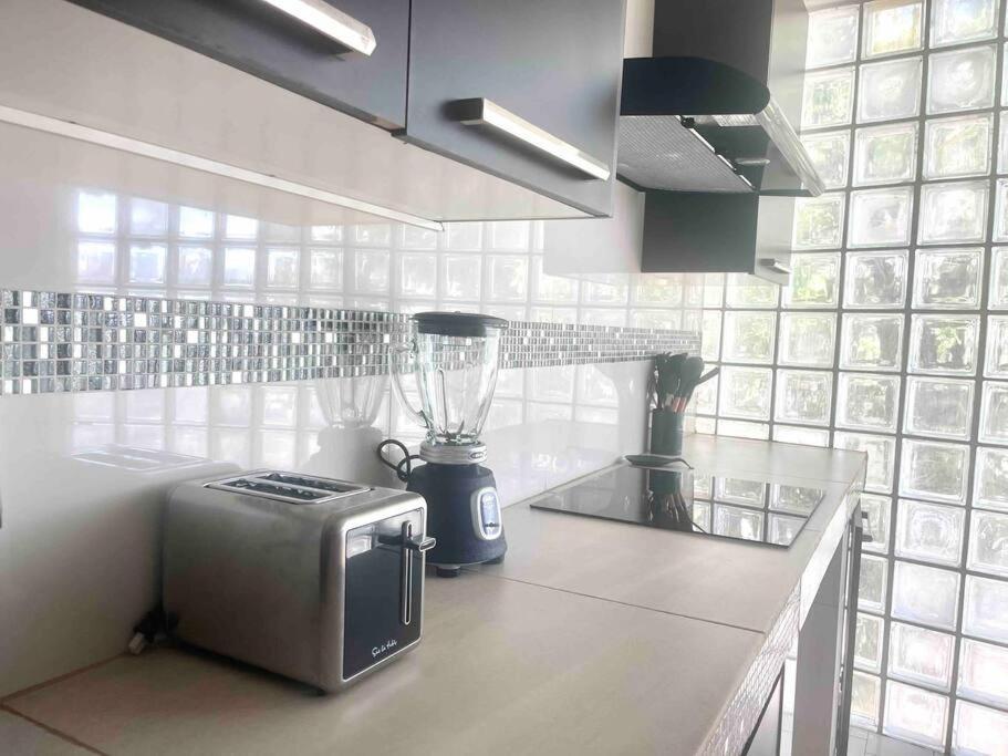 Deco 6 Downtown 3 Bed Apartment
