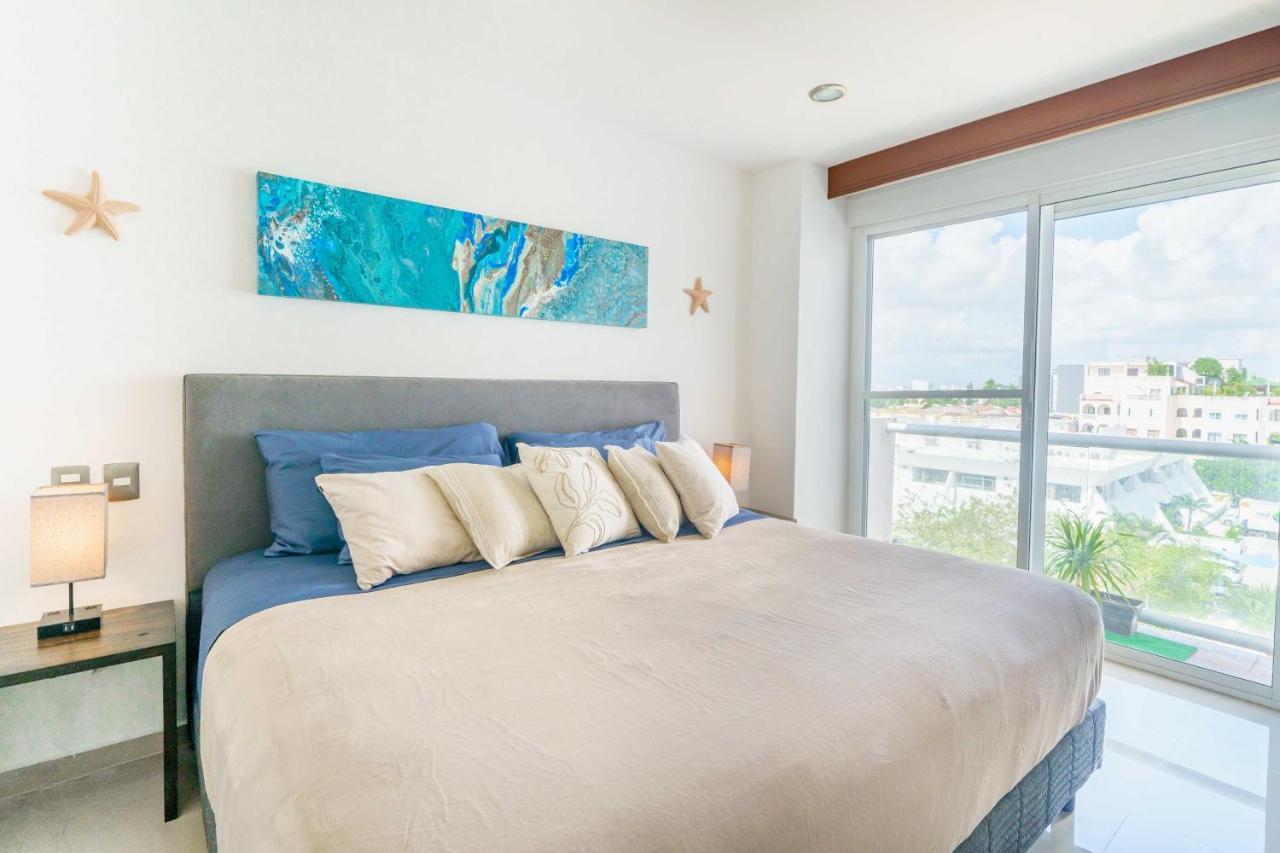 Stylish Three-bedroom W/pool Apartment