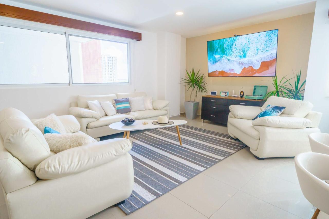 Stylish Three-bedroom W/pool Apartment