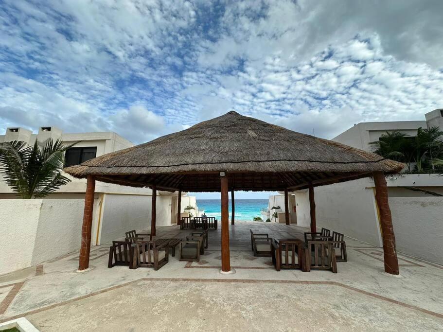 Amazing Beachfront Apartment *