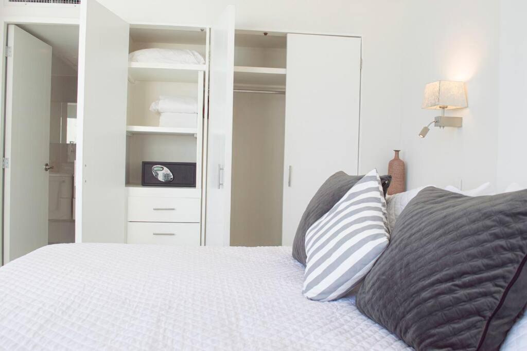 Luxury Ocean Front Apartment, 2 Bedroom Beach, Gym, Apartment