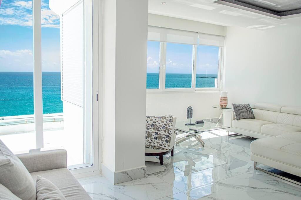 Luxury Ocean Front Apartment, 2 Bedroom Beach, Gym, *