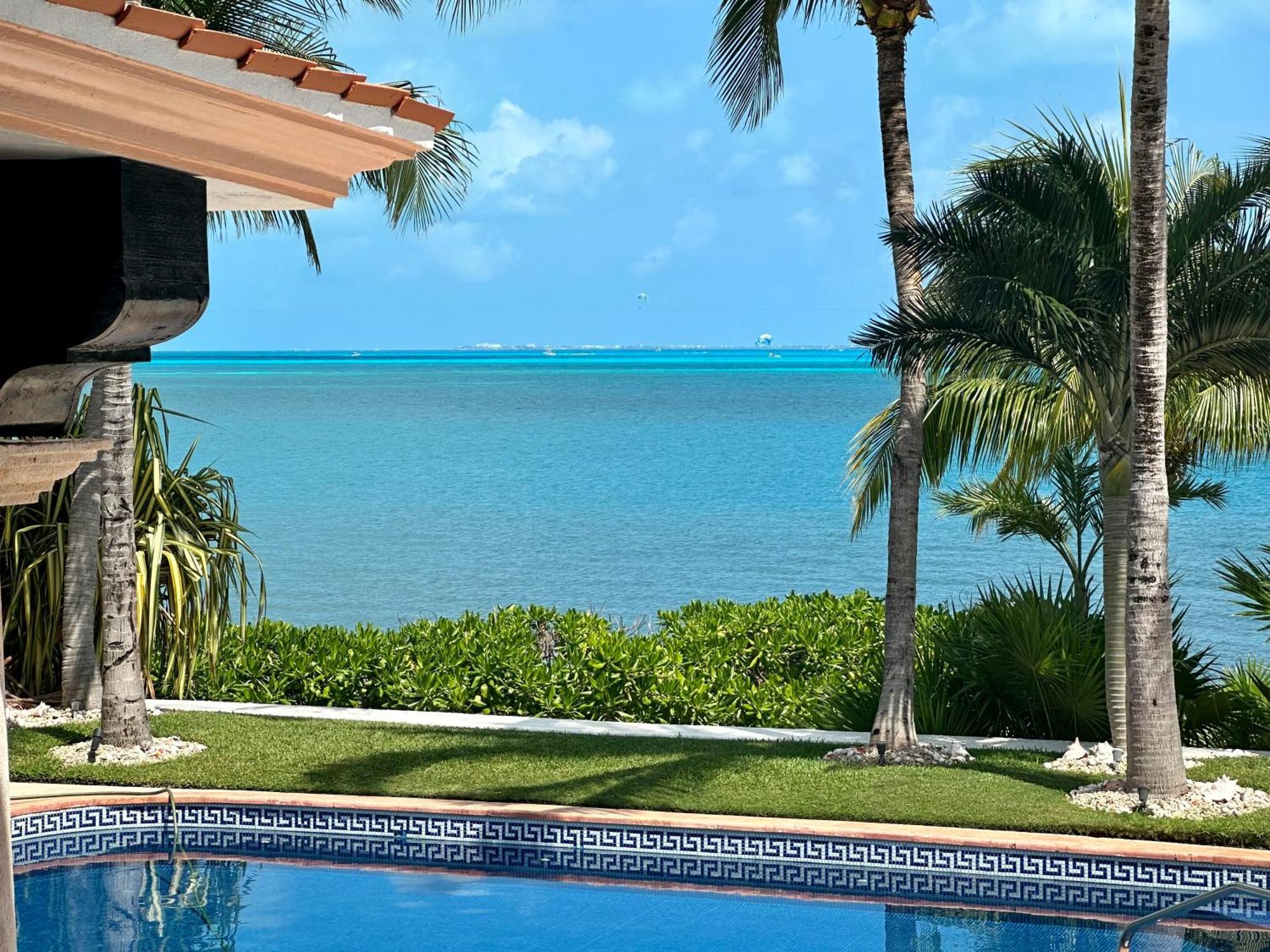 Albatros Oceanfront Luxury Hotelzone Villa *