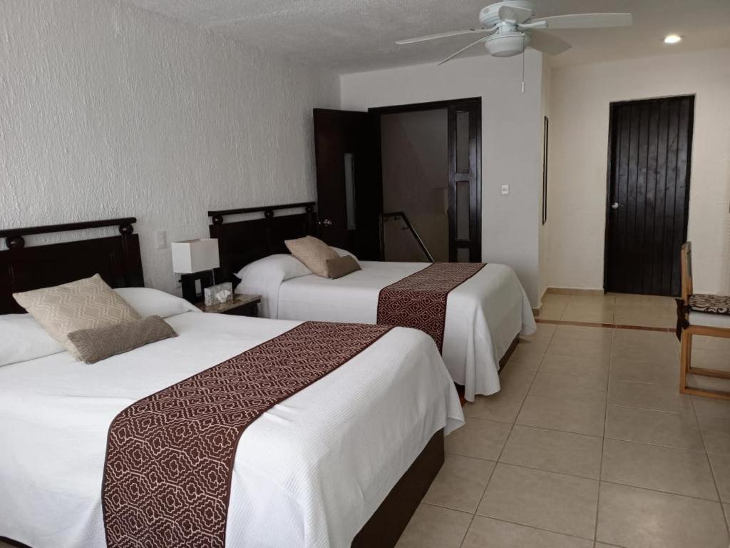 One Bedroom Garden Level With Partial Ocean View Zone *