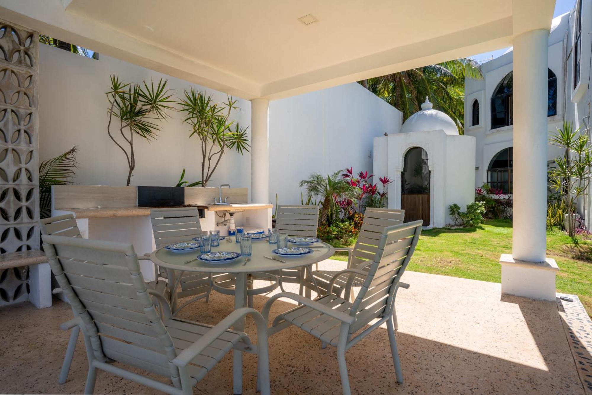 Unique 5br Beachfront W/ Private Pool! Cancun