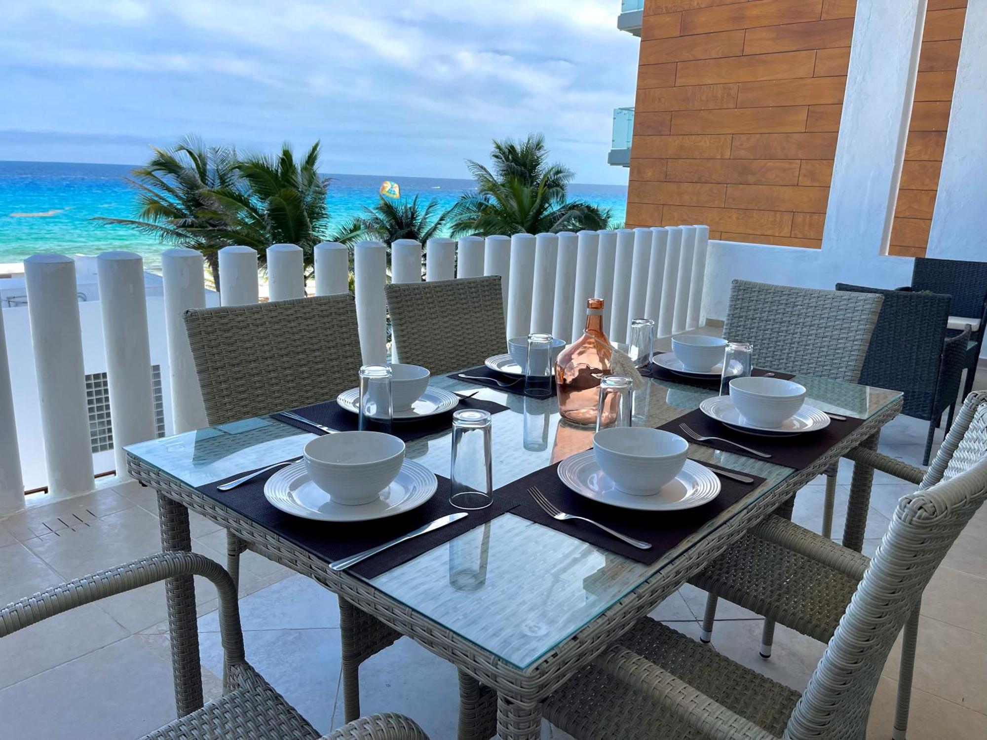 Beachfront With Pool & Stunning Views Holiday home Cancun