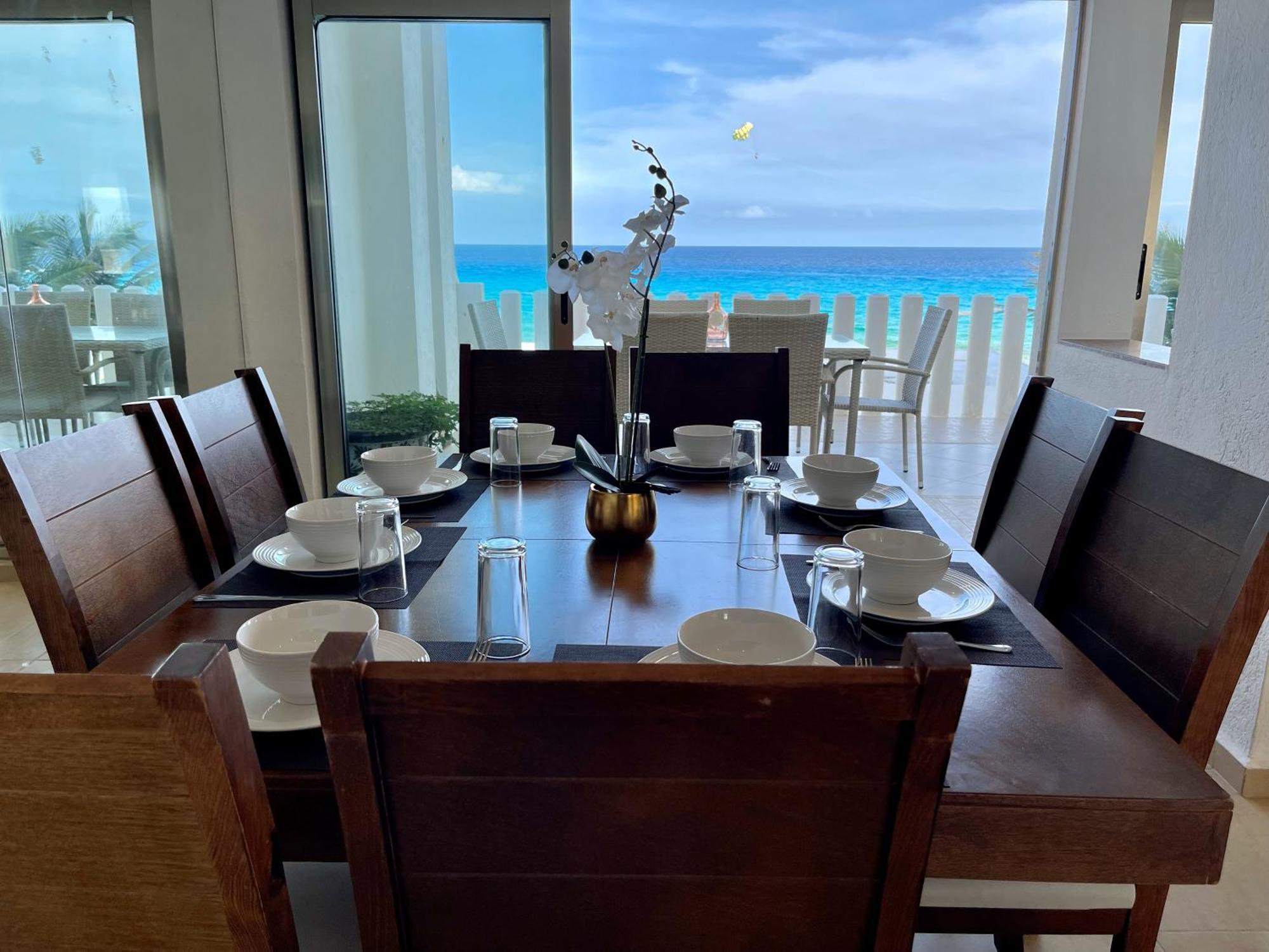 Beachfront With Pool & Stunning Views Cancun