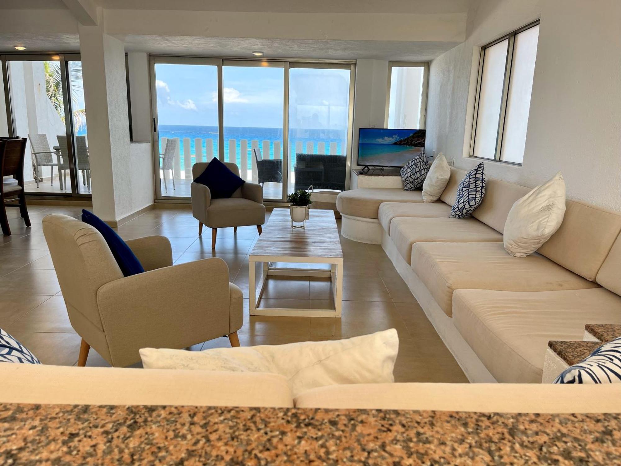 Beachfront With Pool & Stunning Views Holiday home *