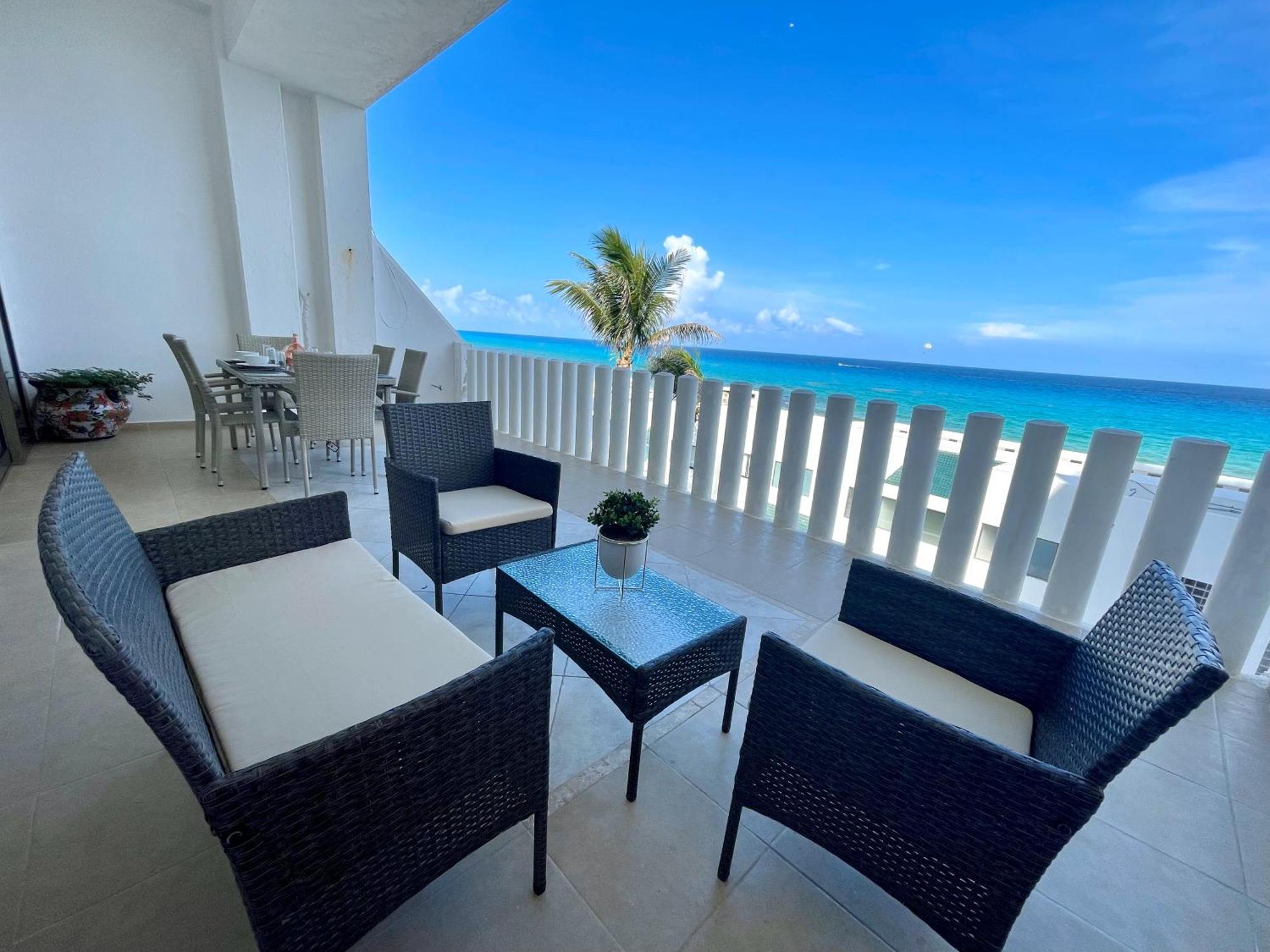 Beachfront With Pool & Stunning Views