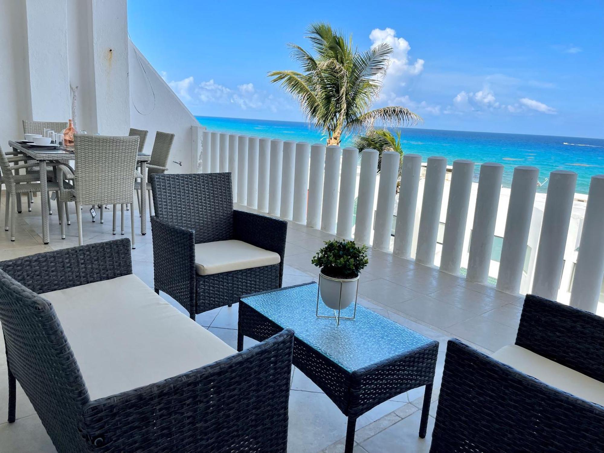 Beachfront With Pool & Stunning Views Holiday home Cancun