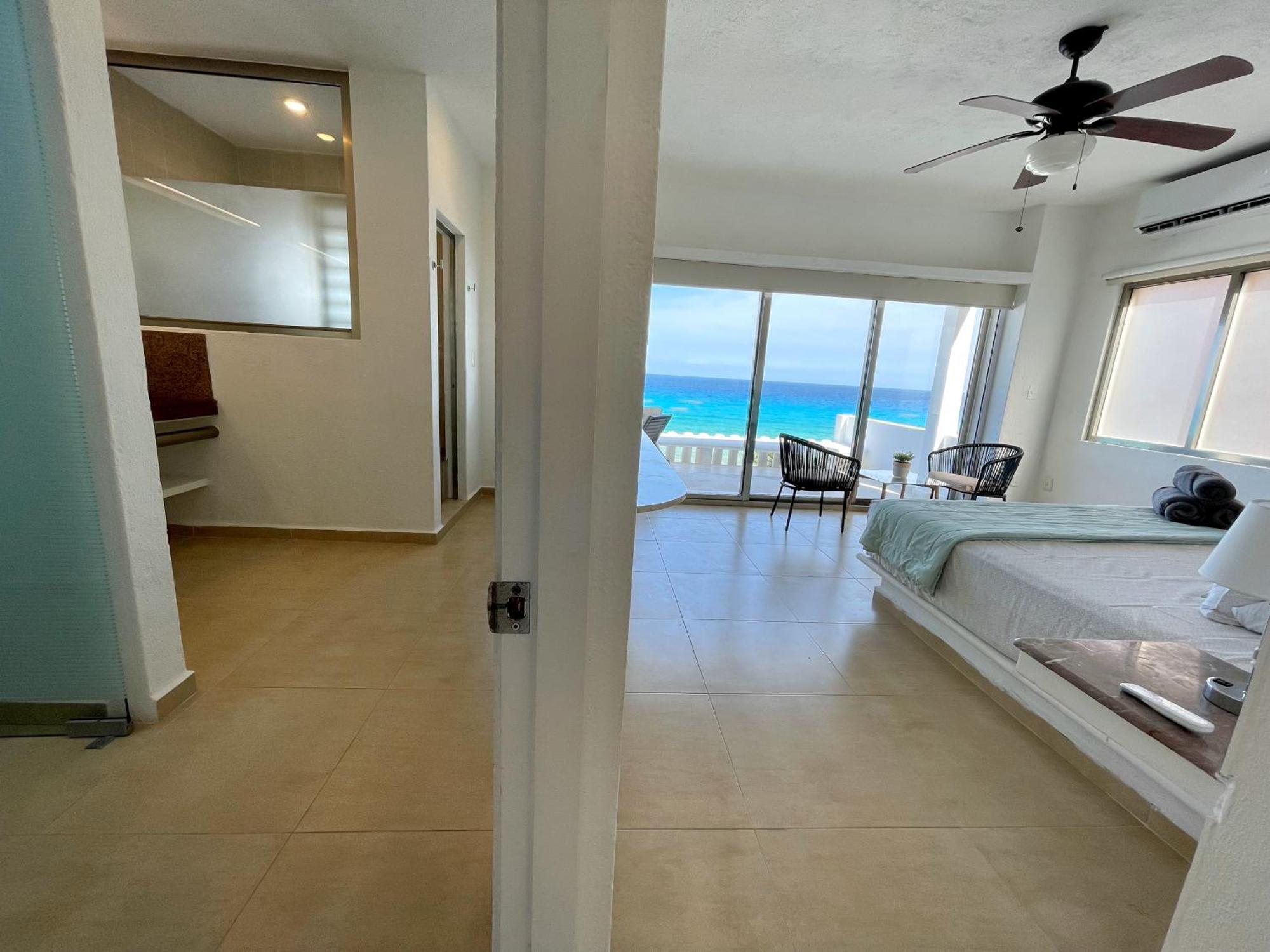 Beachfront With Pool & Stunning Views * Cancún