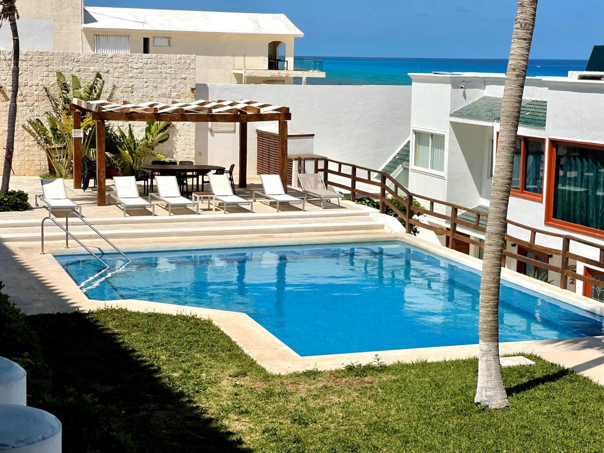 Beachfront With Pool & Stunning Views