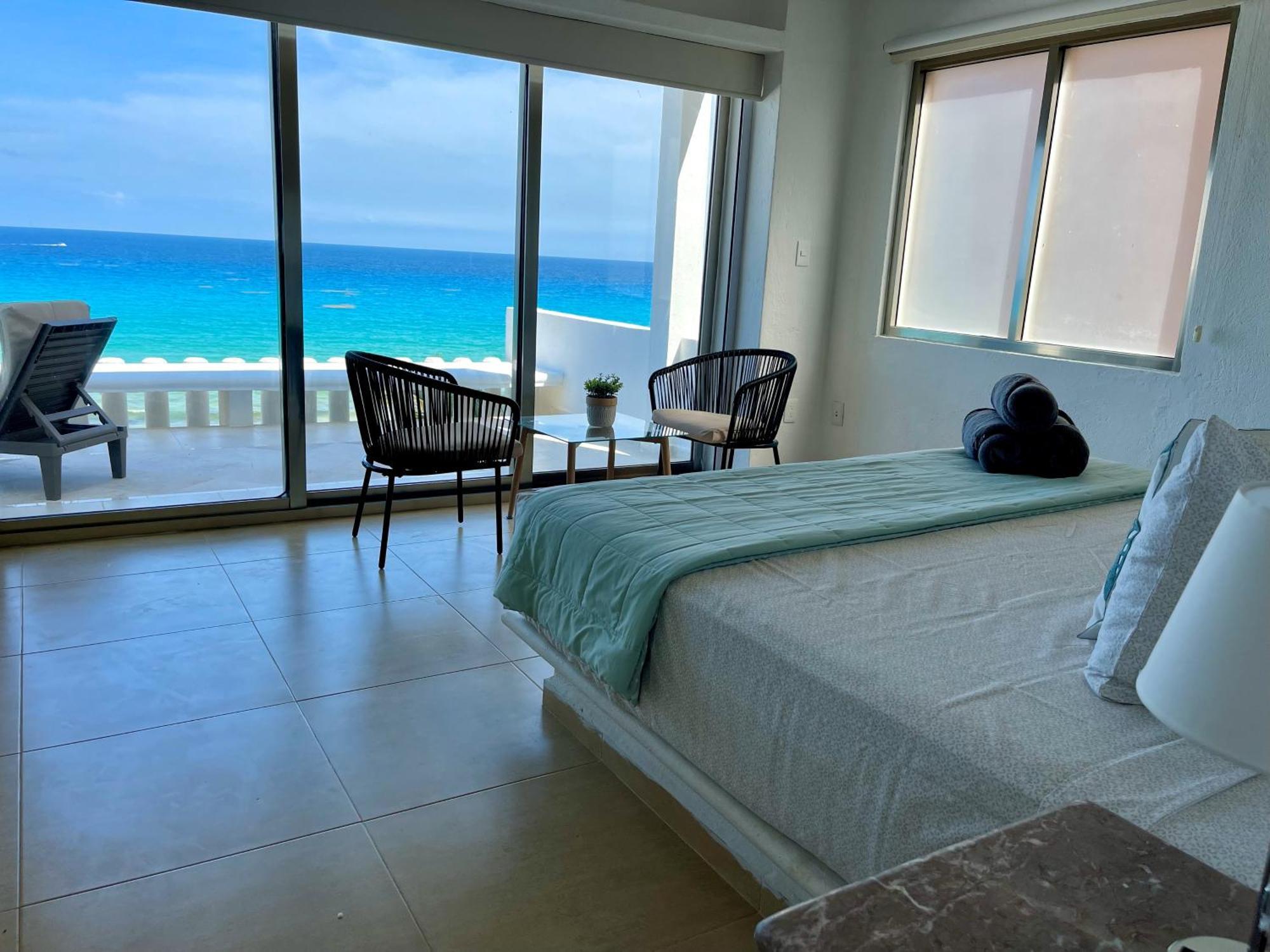 Beachfront With Pool & Stunning Views * Cancún