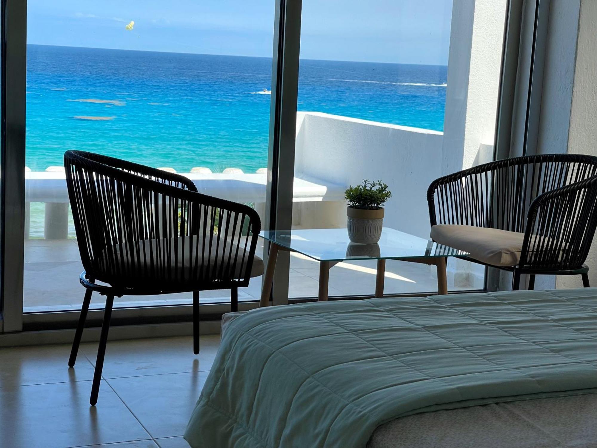 Beachfront With Pool & Stunning Views *