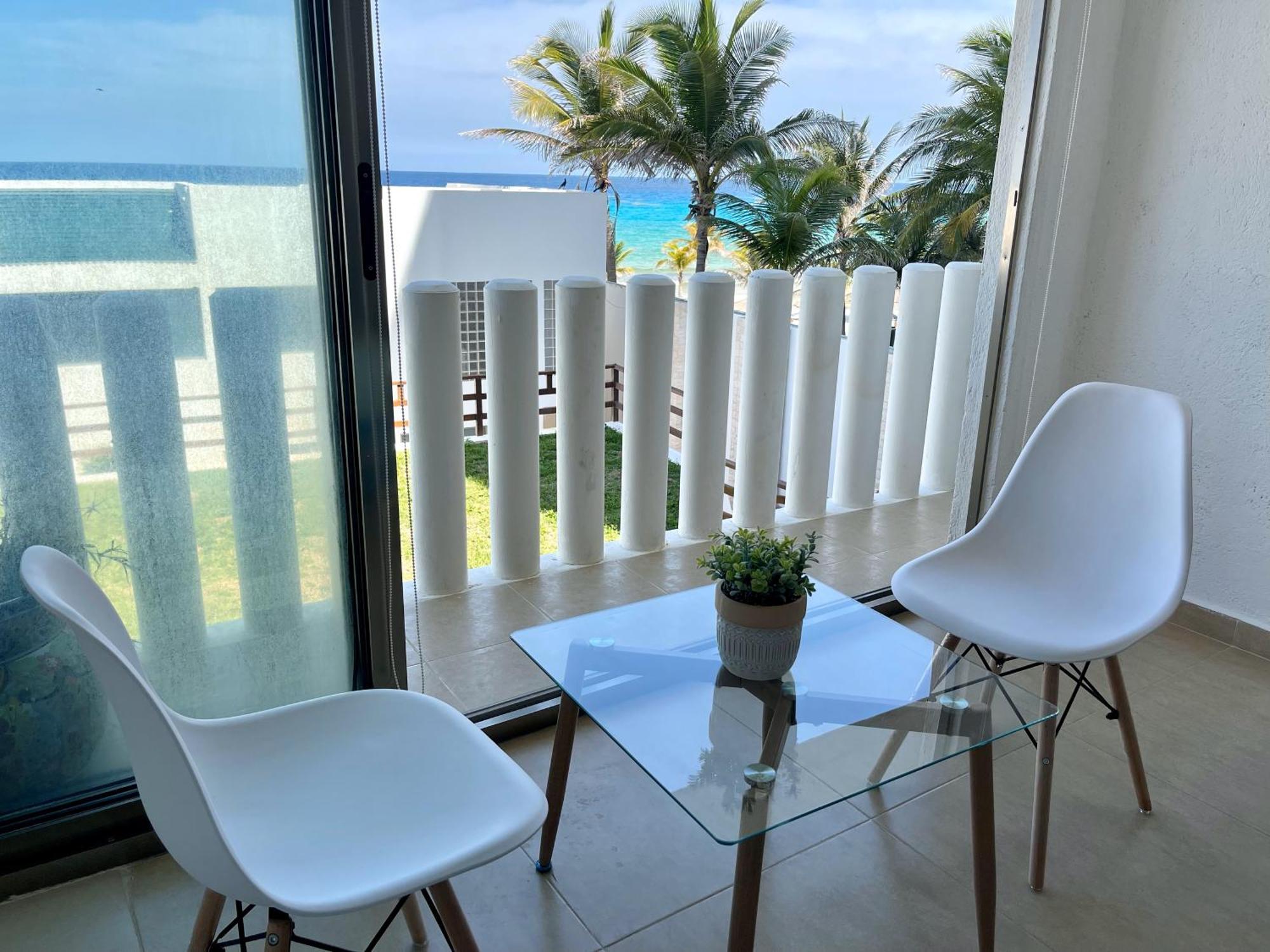 Holiday home Beachfront With Pool & Stunning Views *