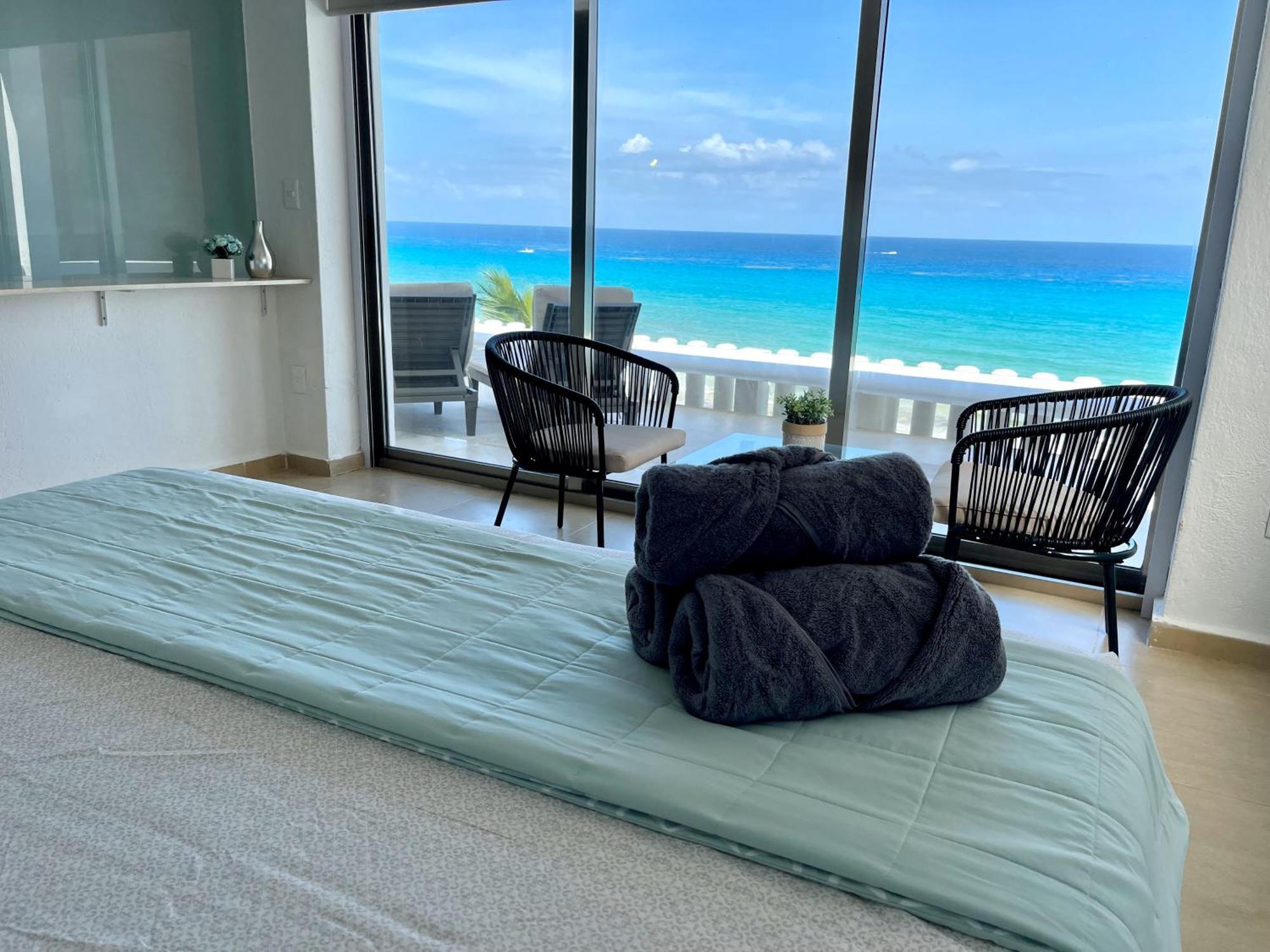 Ferienhaus Beachfront With Pool & Stunning Views *