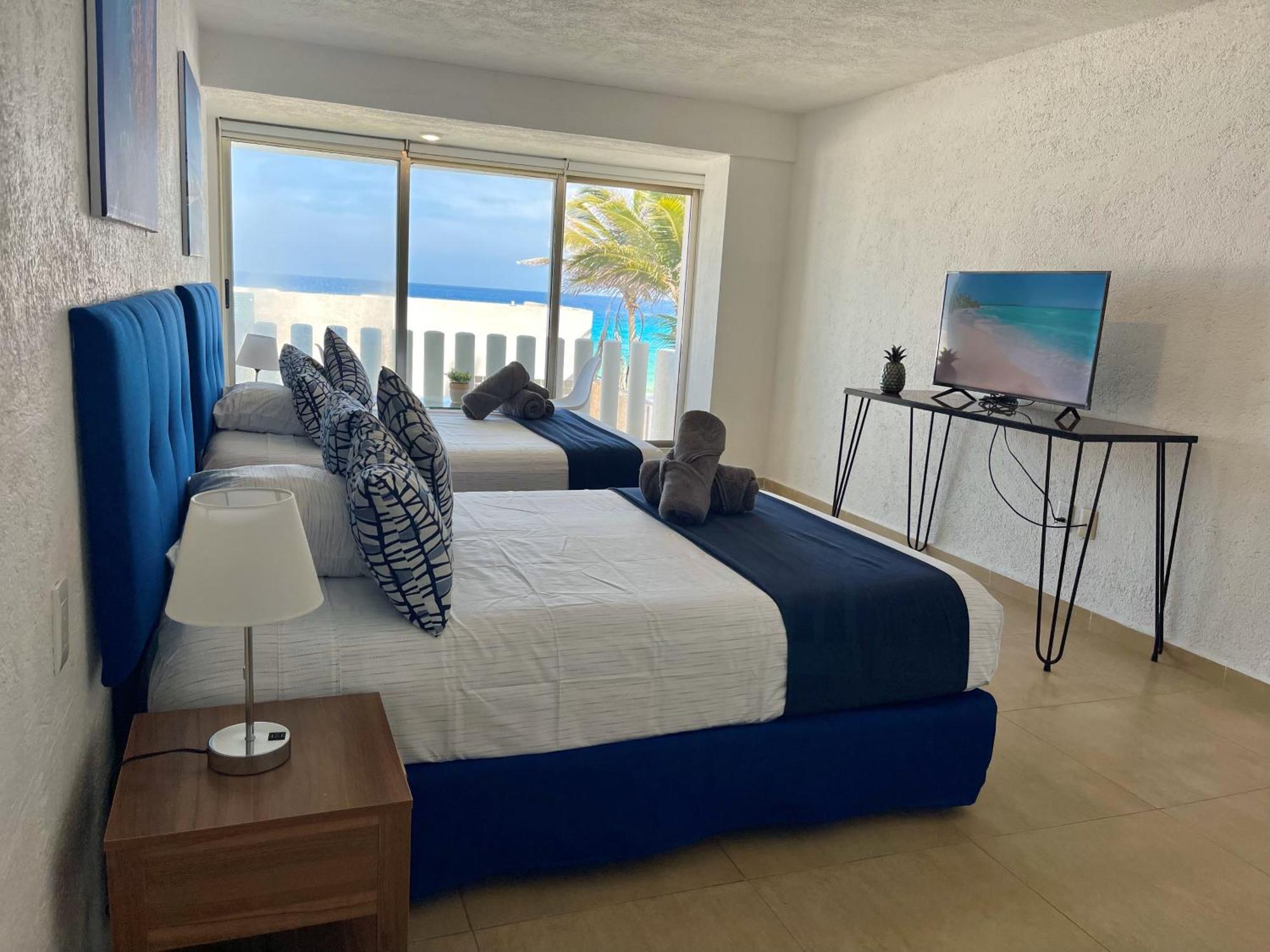 Beachfront With Pool & Stunning Views Cancun