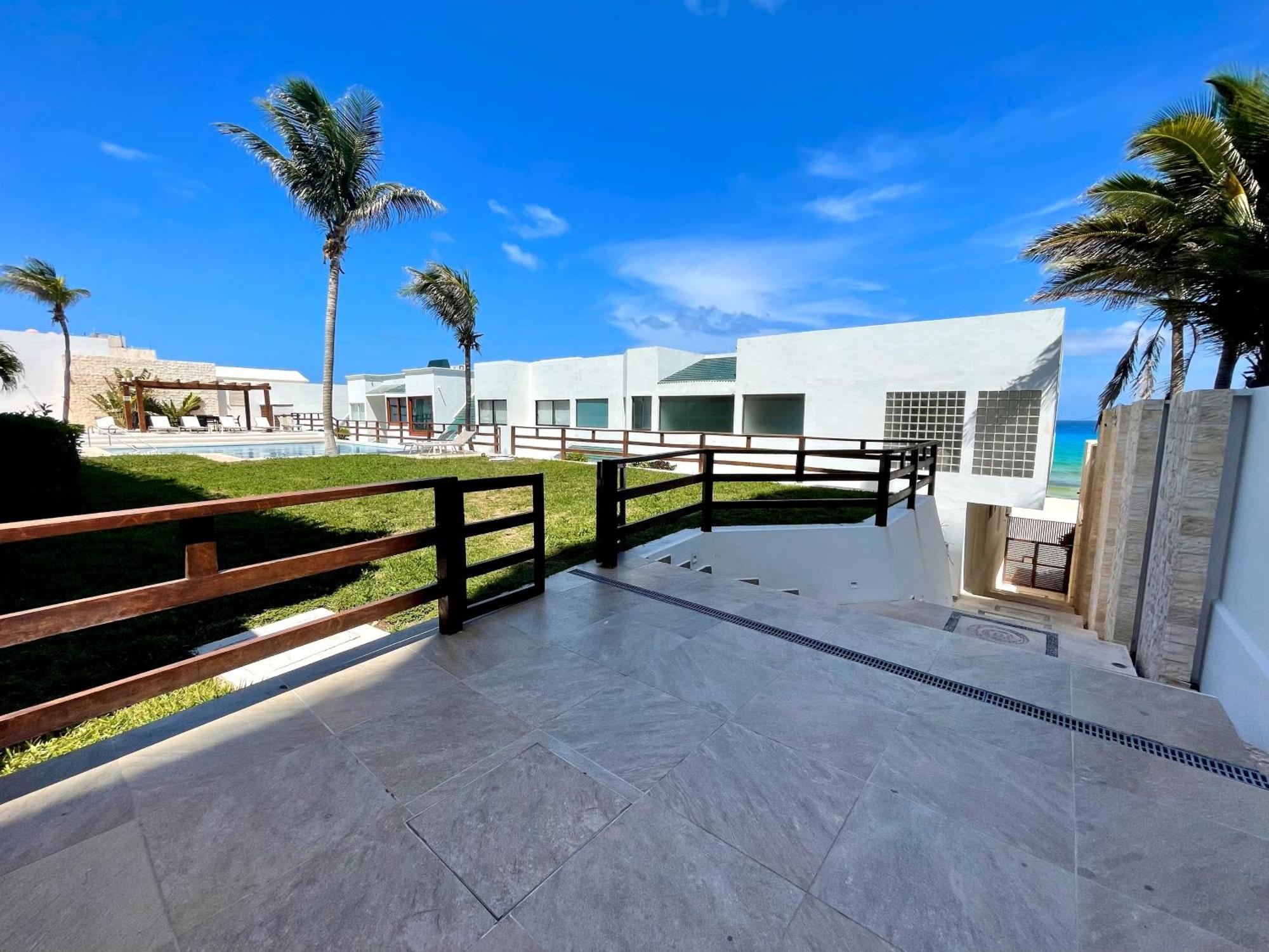 Beachfront With Pool & Stunning Views Holiday home