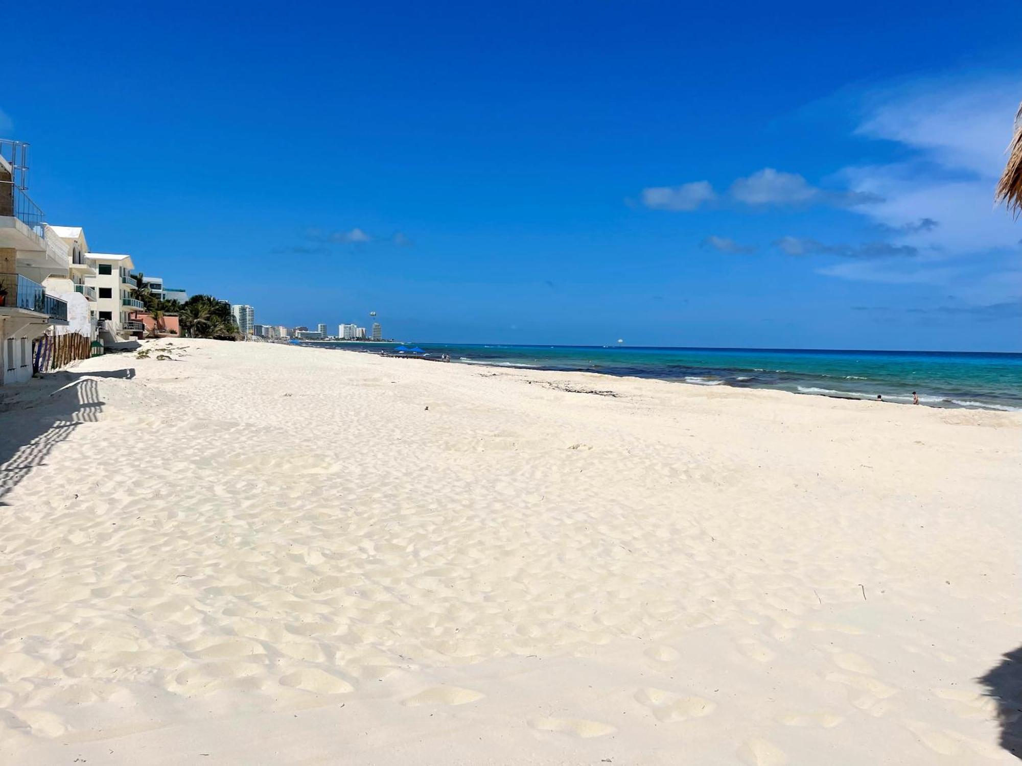 Beachfront With Pool & Stunning Views Holiday home *