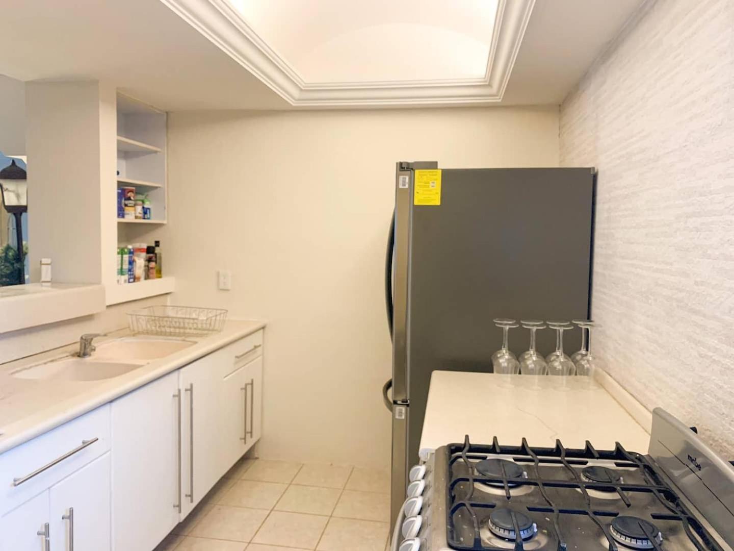 Apartment 3br Beautiful Vintage With Great Location! *