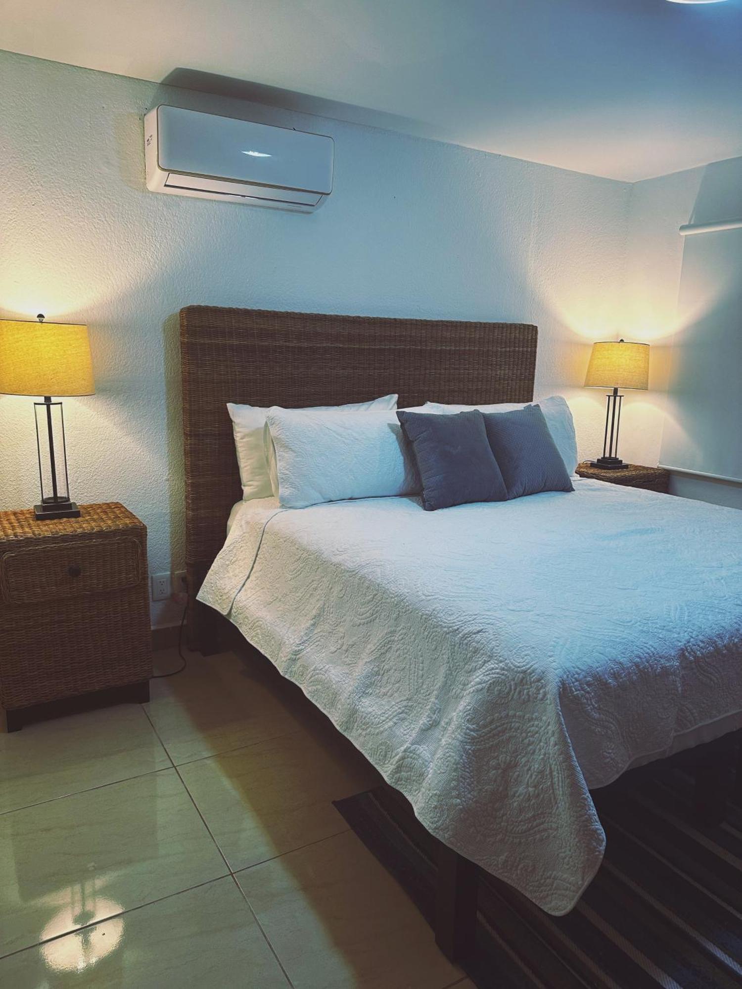Newly Renovated ! Laguna *