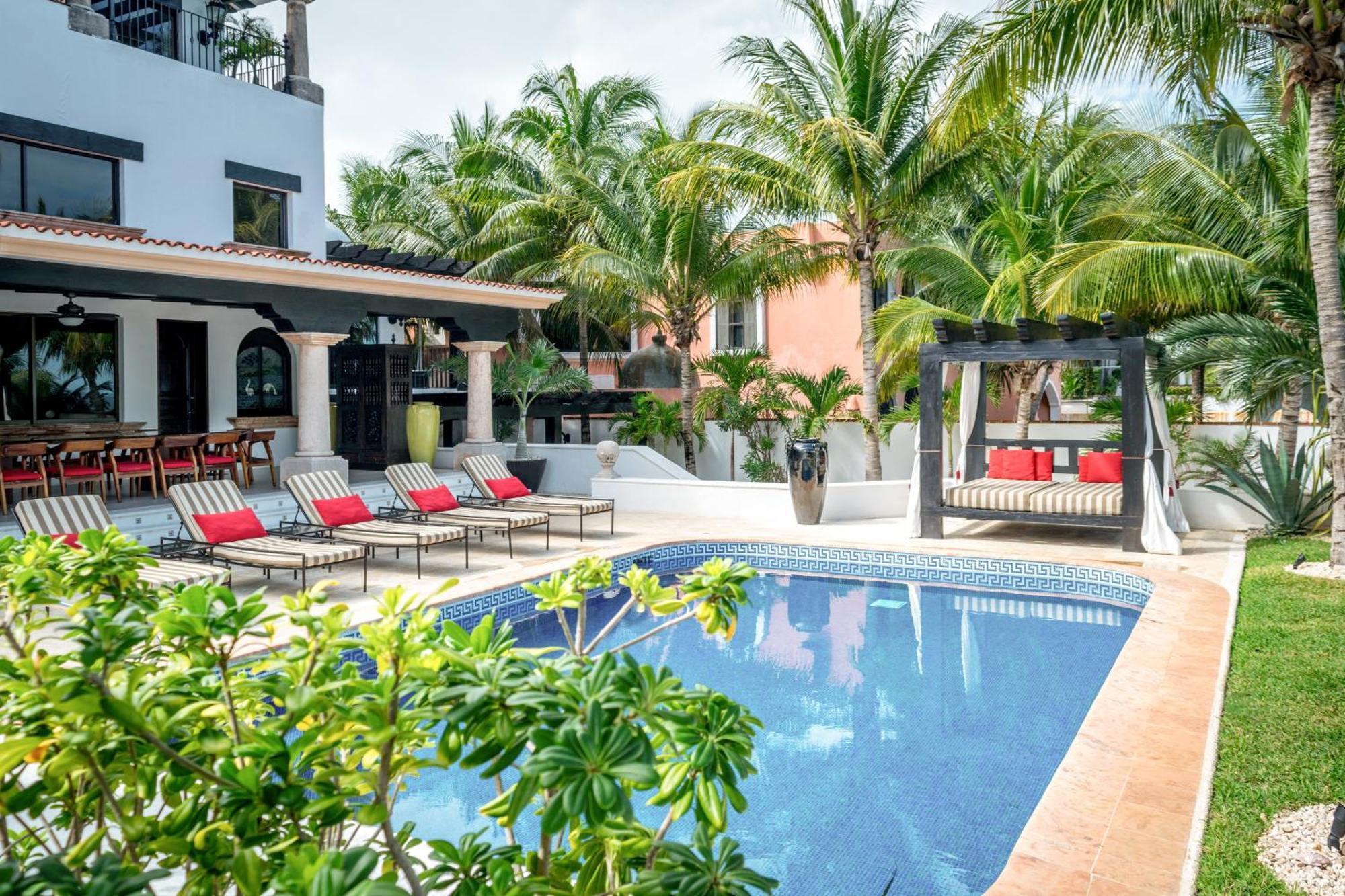 Albatros Oceanfront Luxury Hotelzone Villa *