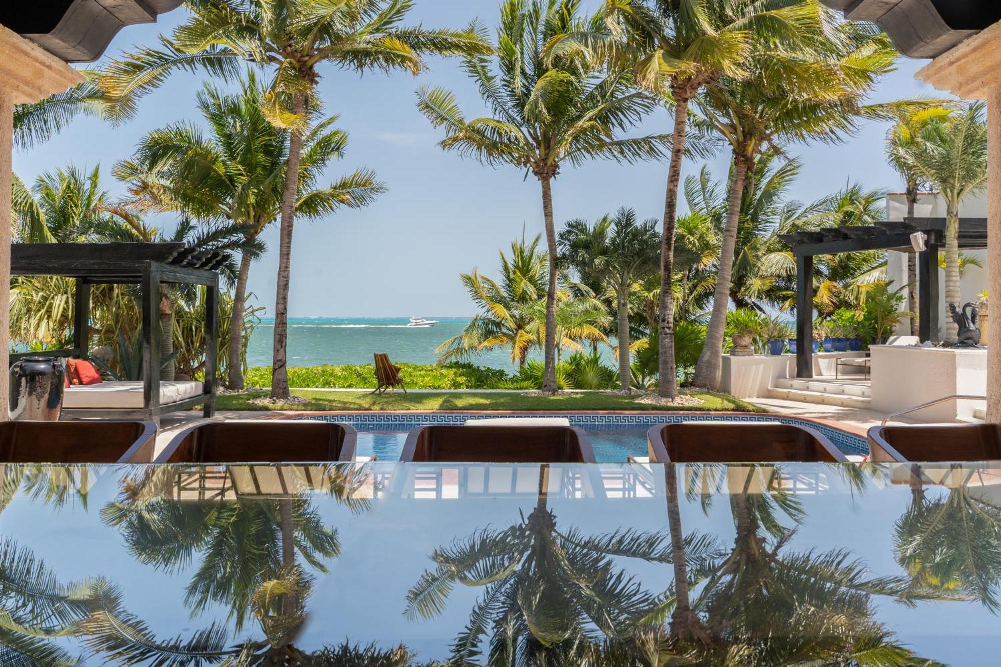 Albatros Oceanfront Luxury Hotelzone * Cancun