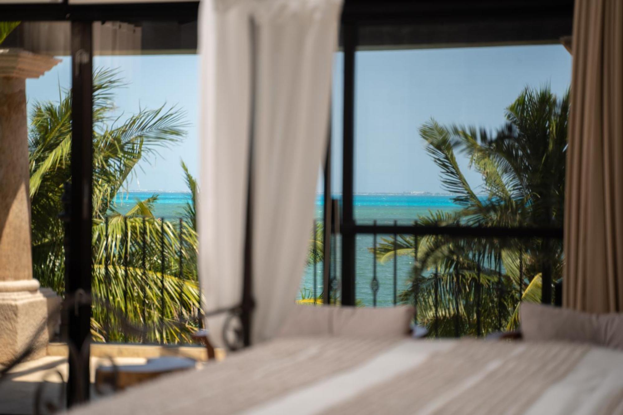 Albatros Oceanfront Luxury Hotelzone Villa *