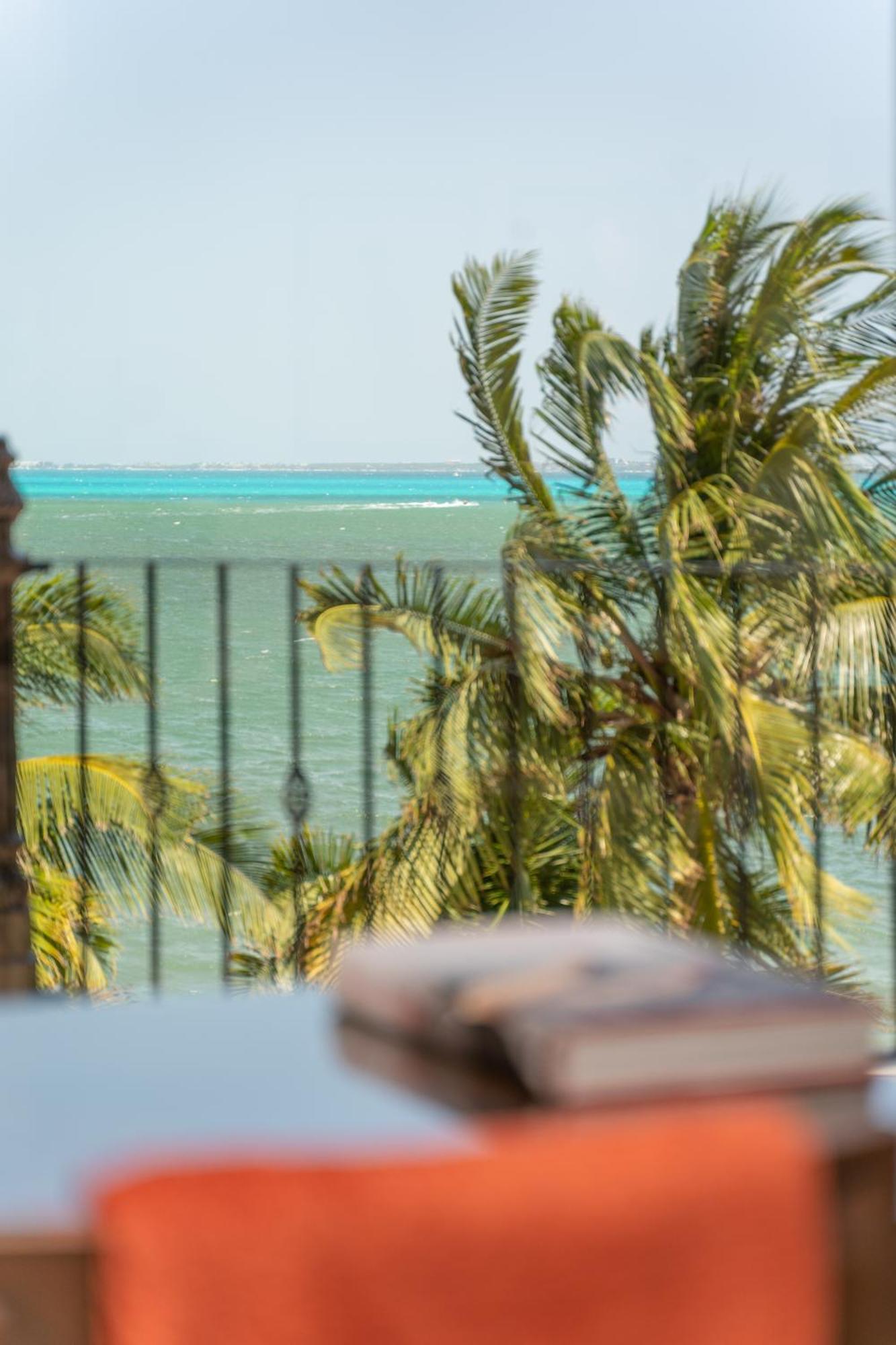 Albatros Oceanfront Luxury Hotelzone Villa *