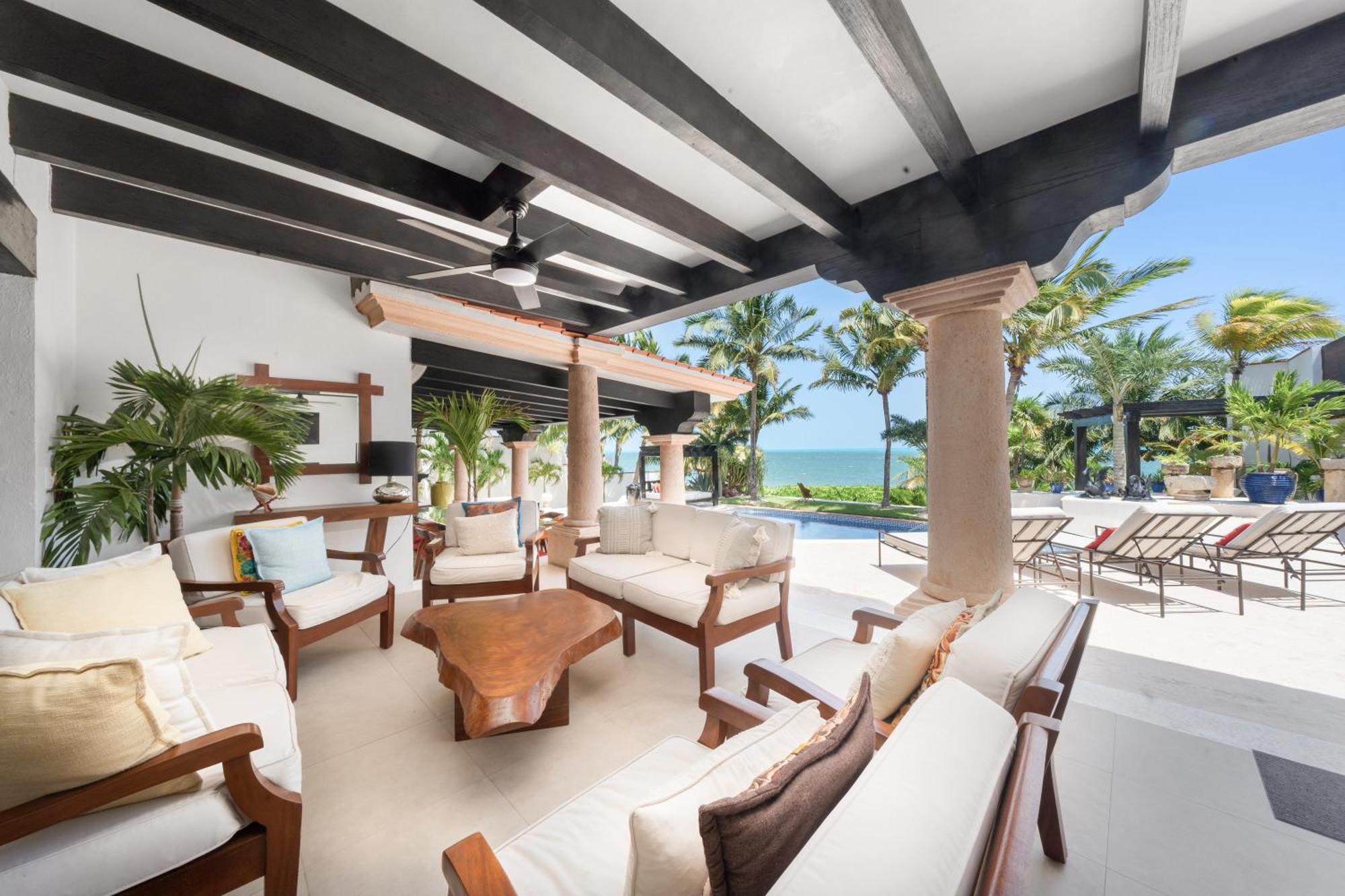 Villa Albatros Oceanfront Luxury Hotelzone Cancun