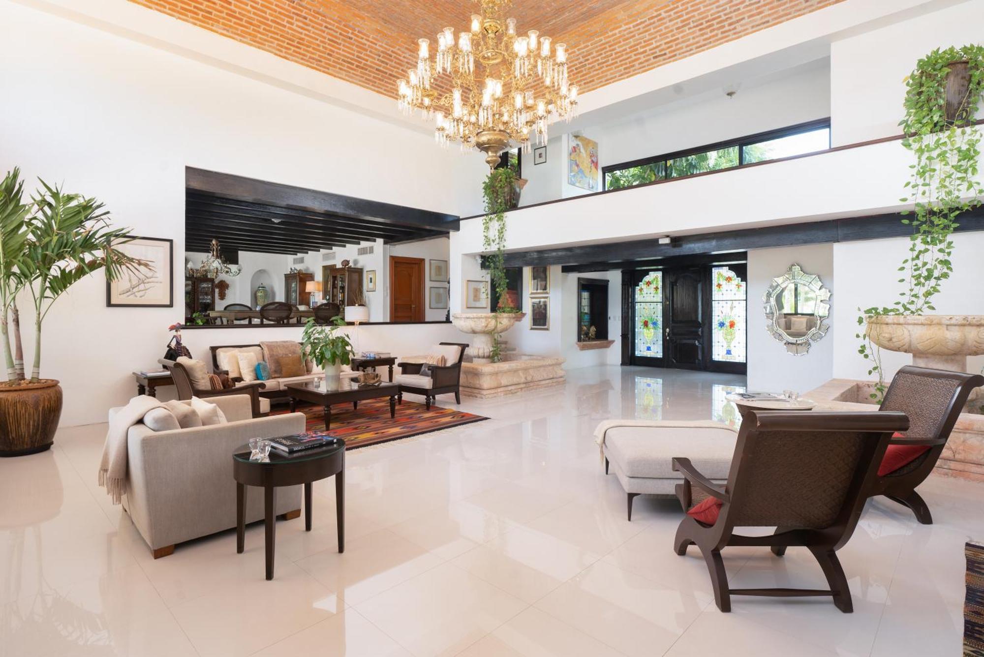 Albatros Oceanfront Luxury Hotelzone Cancun