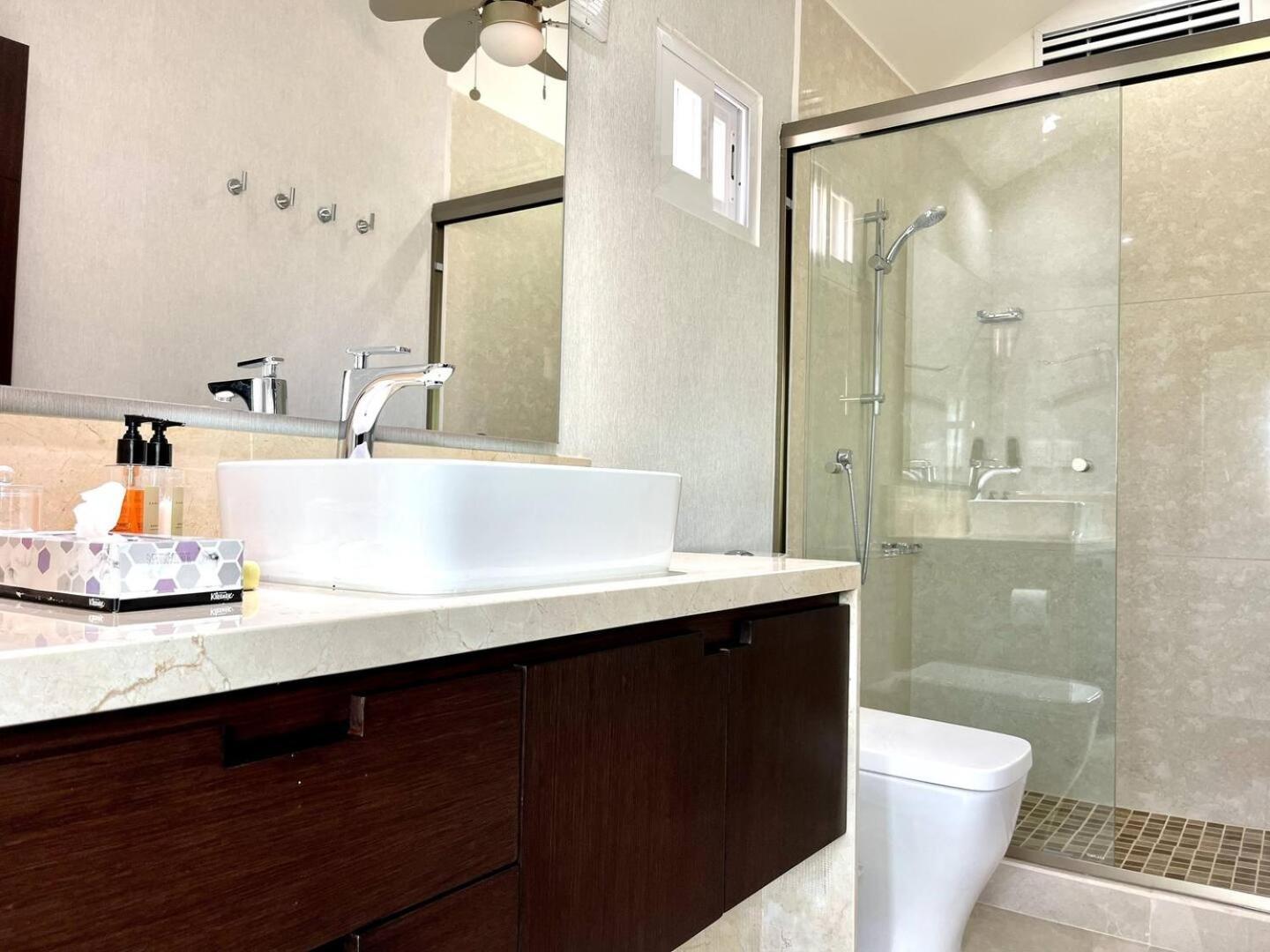 Exclusive Beachfront Luxury Villa, Private Gym, Personalized 5 Star-service, Direct Access Villa *