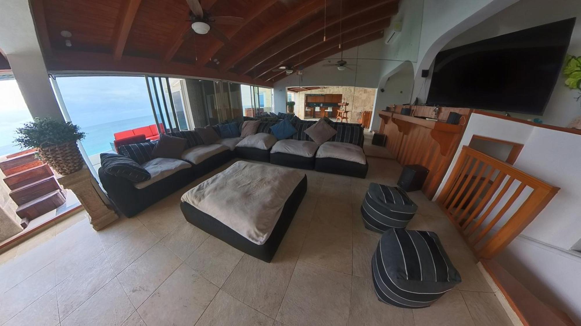 Penthouse Plaza Sv *