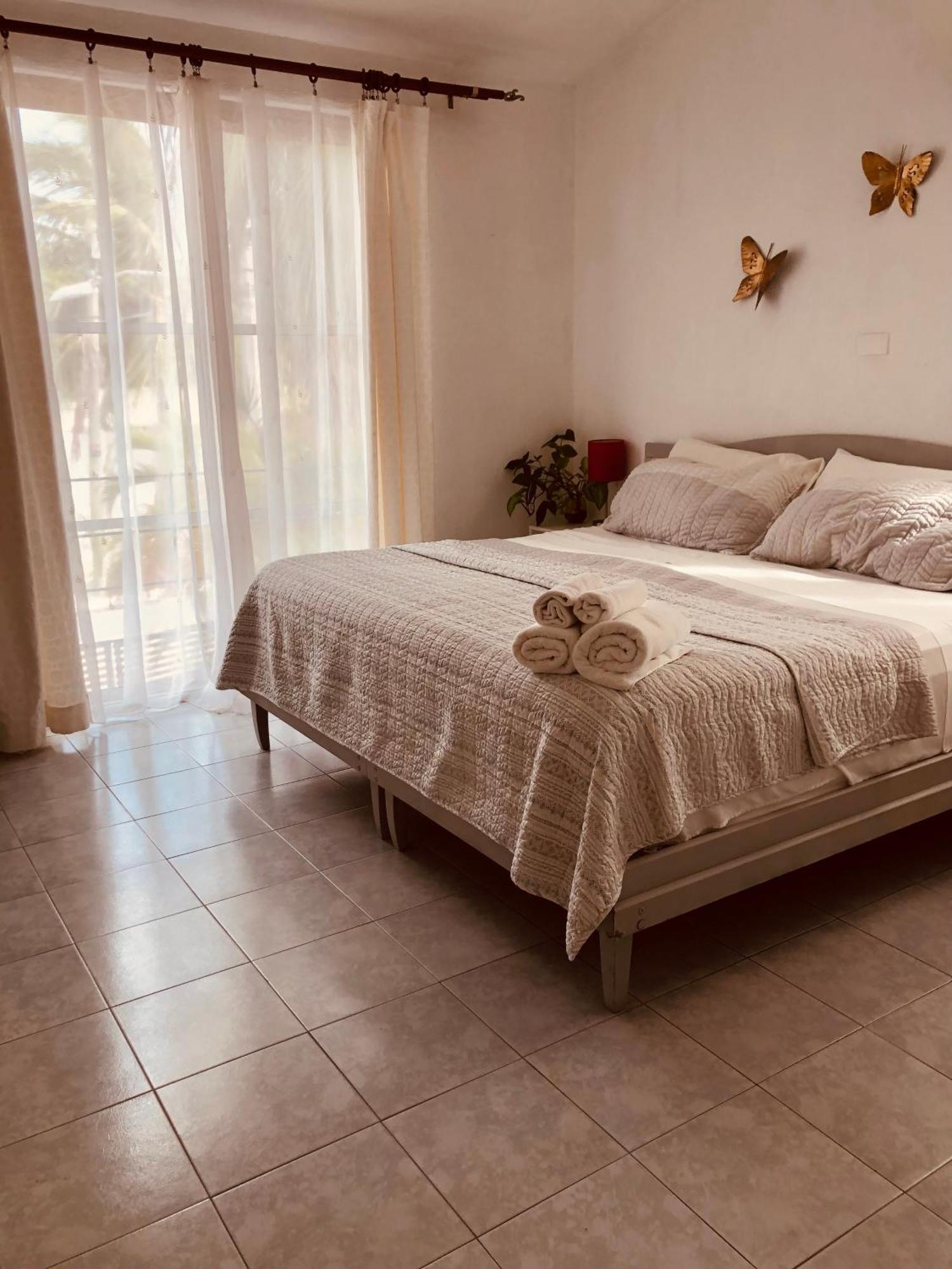 Beautiful By The - 3bedrooms, 2.5baths Holiday home