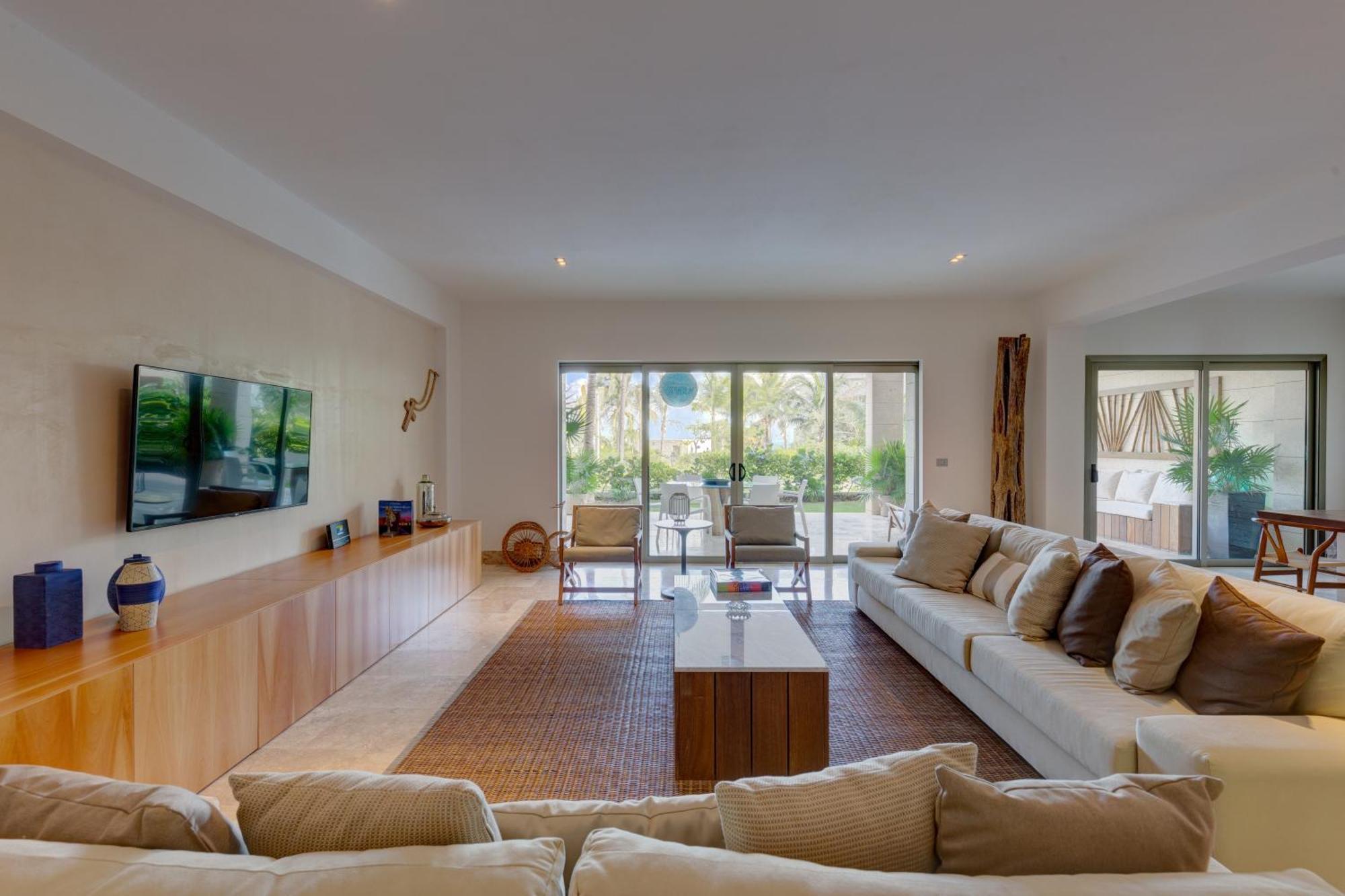 Beach Front Marina & Golf Luxe Playa Mujeres Apartment *