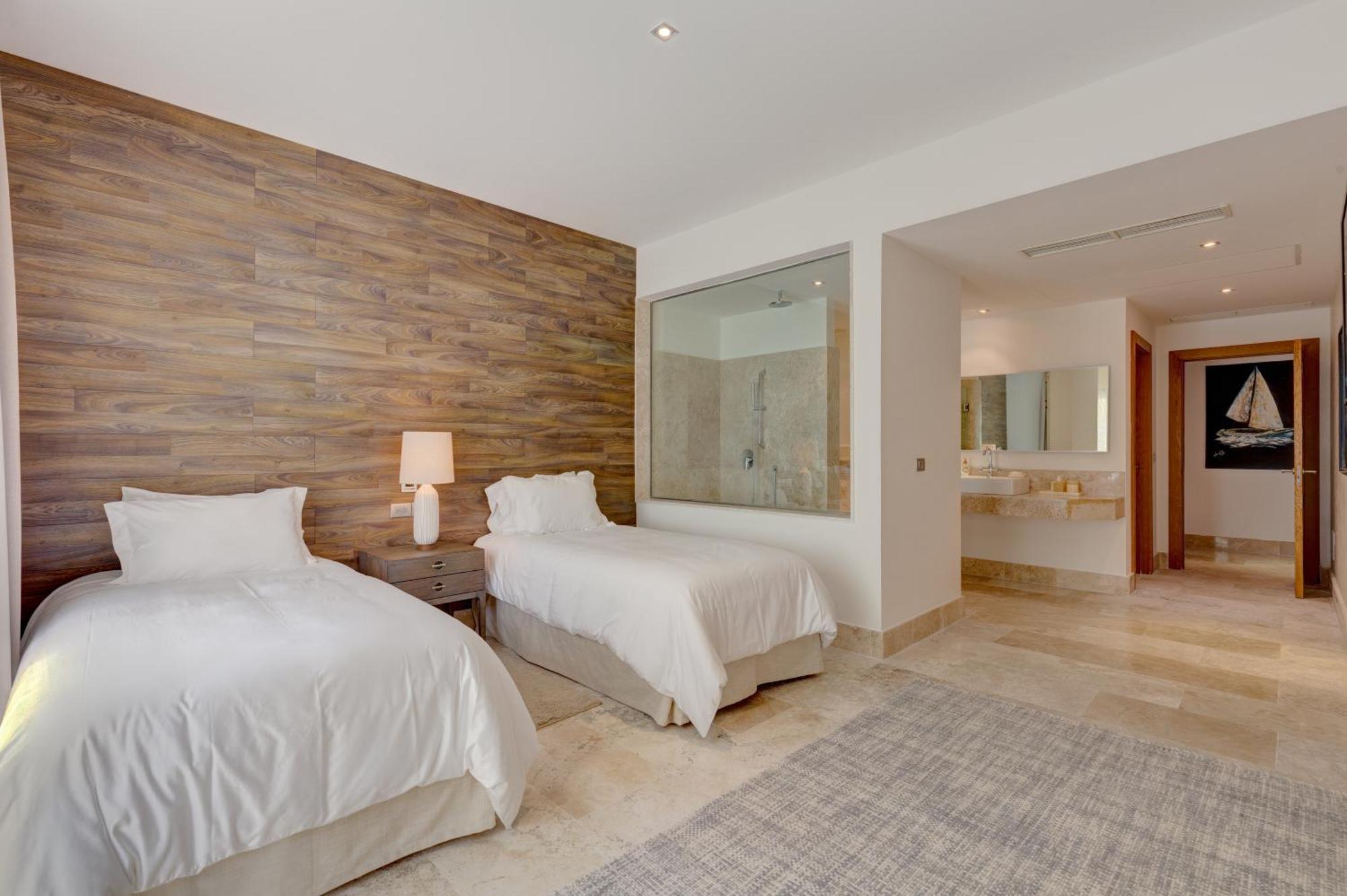 Beach Front Marina & Golf Luxe Playa Mujeres Apartment Cancun
