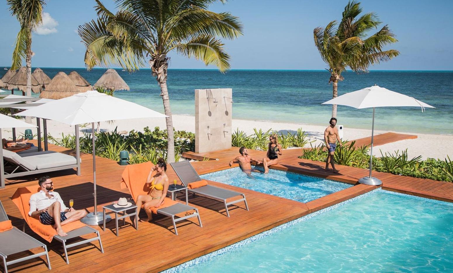 Beach Front Marina & Golf Luxe Playa Mujeres Apartment