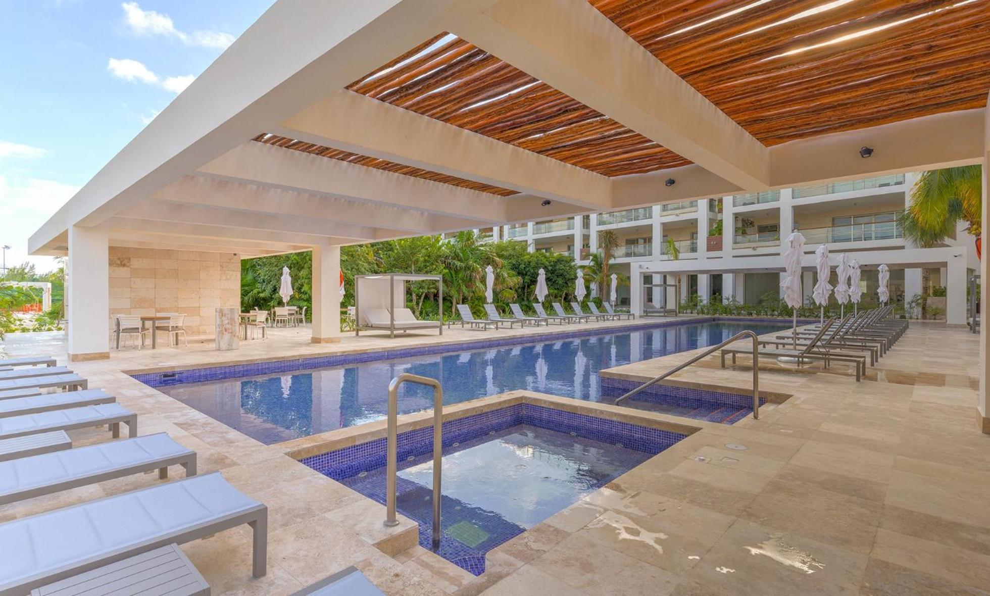 Beach Front Marina & Golf Luxe Playa Mujeres Apartment *